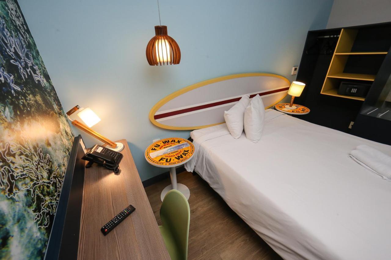 Delphin Surf 3*